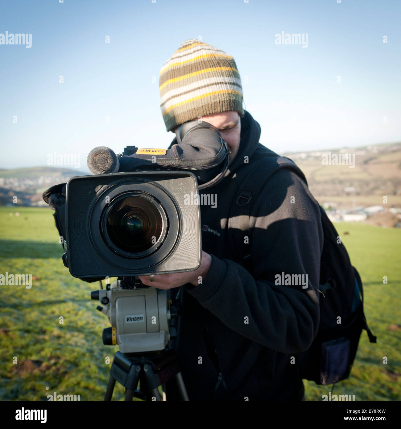 Une équipe de S4C le canal de télévision gallois d'un élément d'enregistrement à Aberystwyth Wales UK Banque D'Images