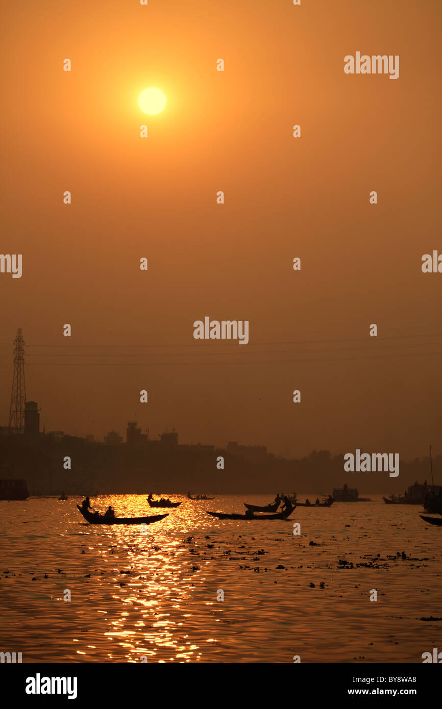 Silhouettes au coucher du soleil à Dhaka Bangladesh Asie Banque D'Images