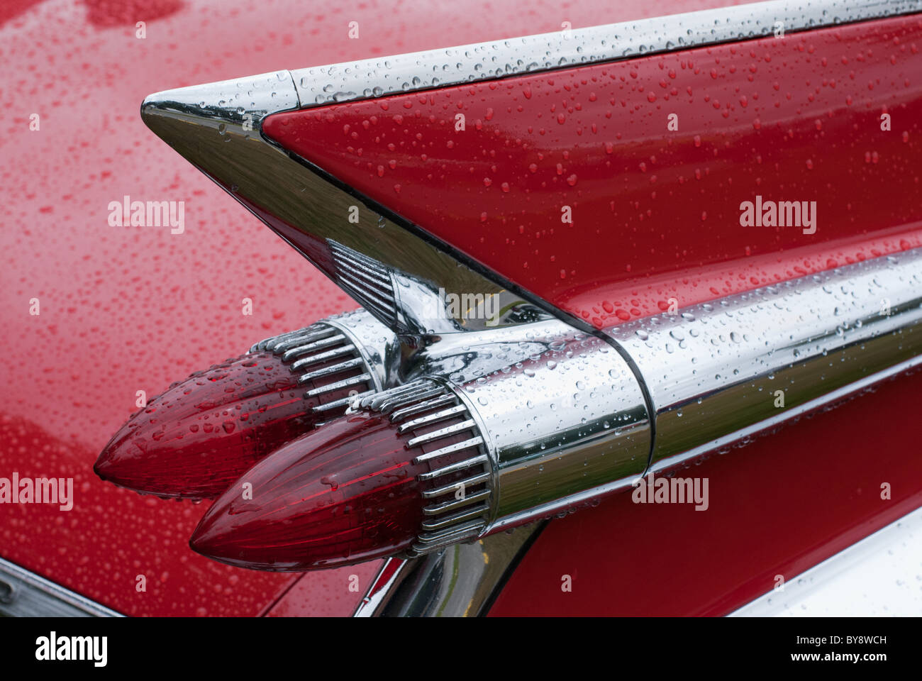 Les deux feux arrière et d'un aileron arrière 1958 Cadillac Eldorado Convertible à Goodwood concours 2007. Banque D'Images