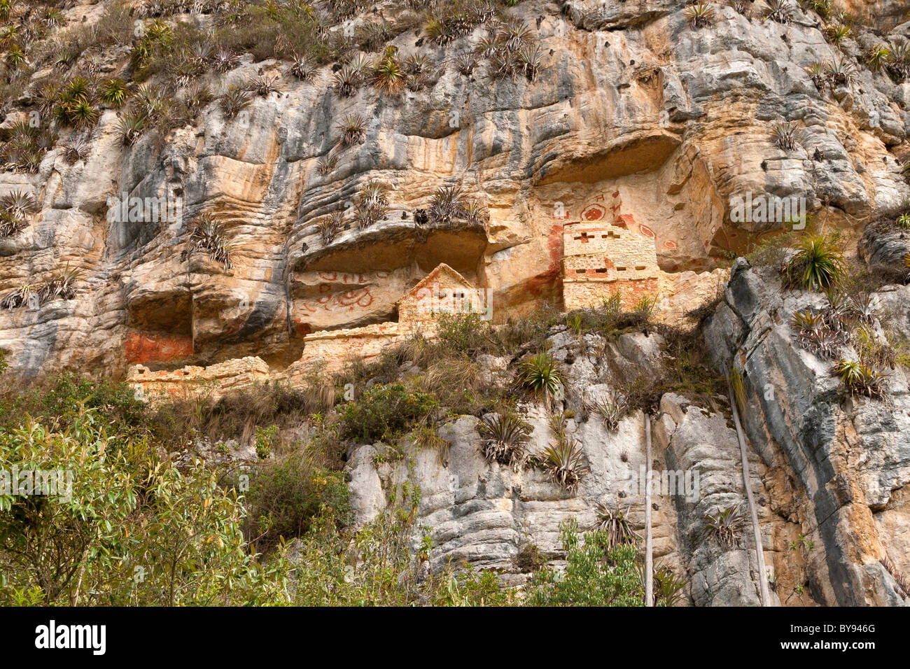 Revash près de Chachapoyas (Leymebamba Mausolée), Pérou Banque D'Images