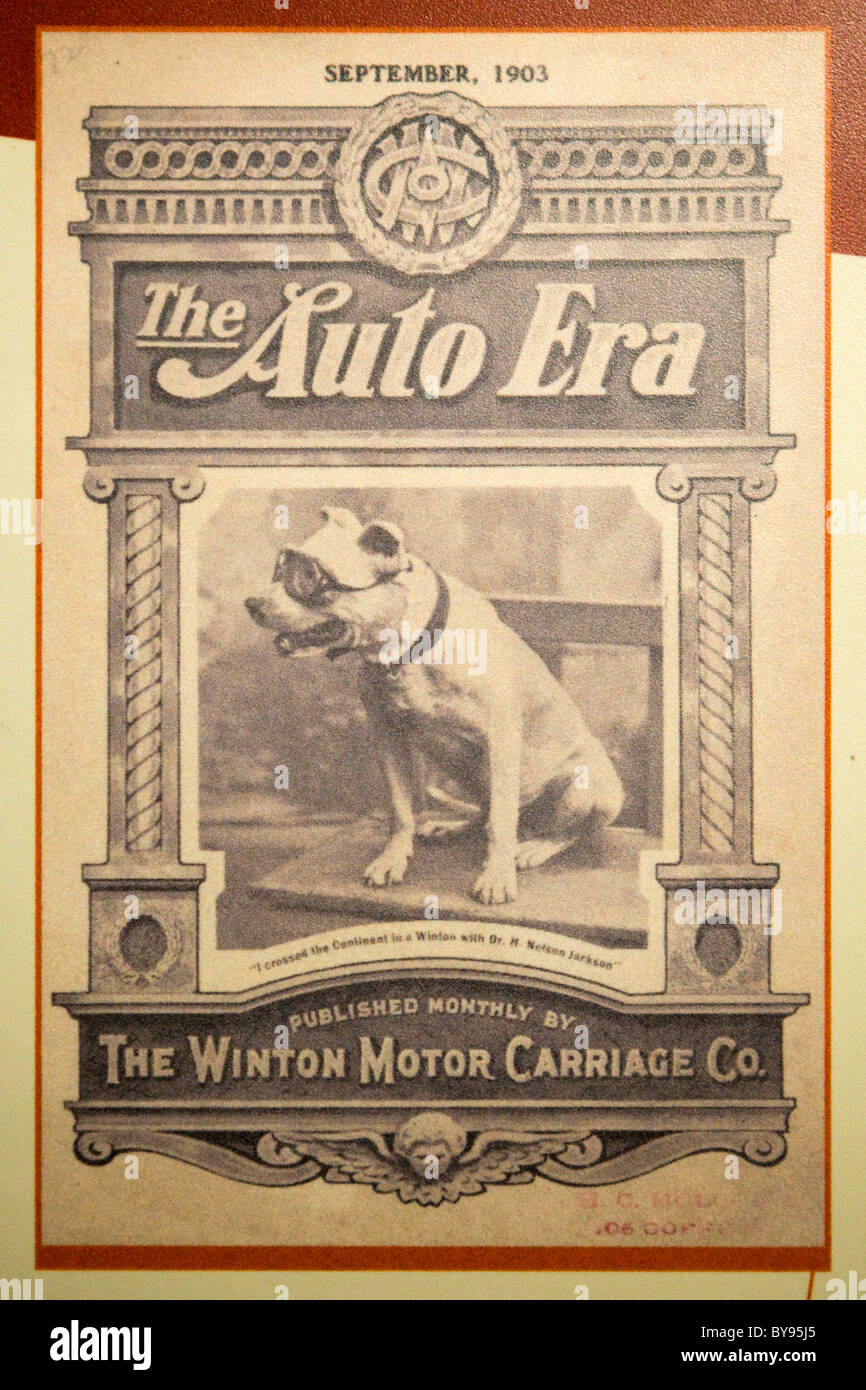 L'ère de l'automobile, une société de transport à moteur Winton couverture du livret avec Bud le bouledogue. Banque D'Images