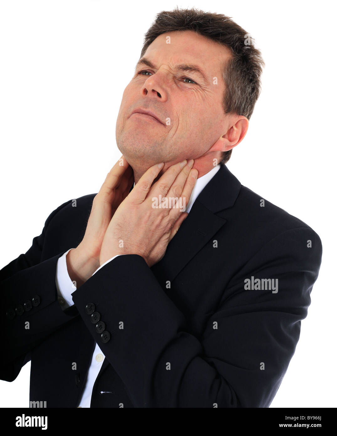 Belle homme d'âge moyen souffrant de maux de gorge. Le tout sur fond blanc. Banque D'Images