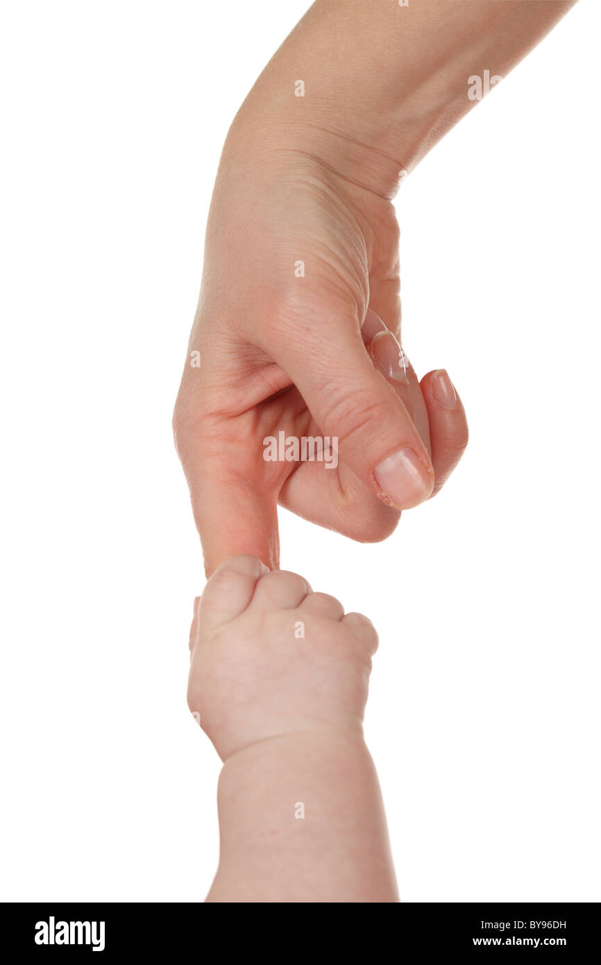 Baby holding mères doigt. Plus isolé sur fond blanc Banque D'Images