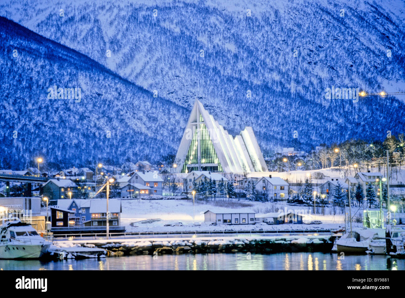 Tromsoe, en Norvège, en hiver. La cathédrale de la mer de glace. Banque D'Images