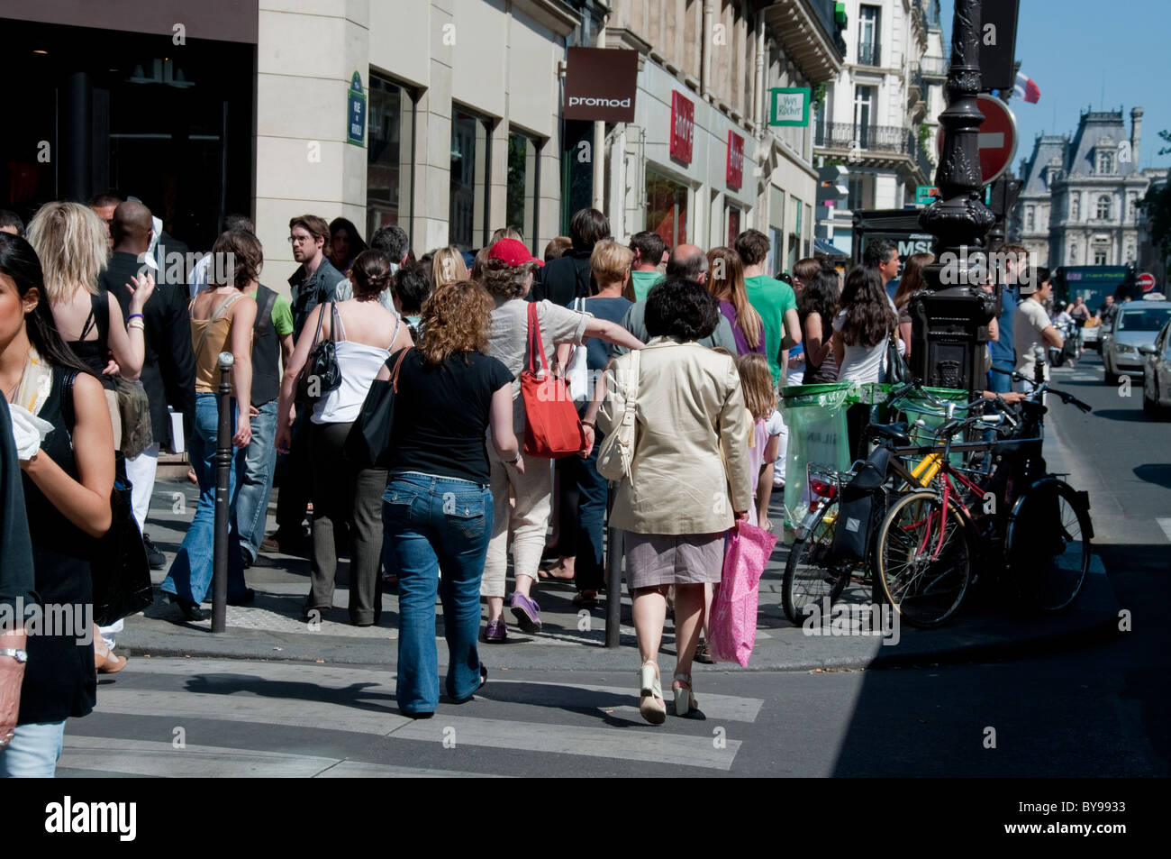 Magasin fashion vetement femme rue de rivoli