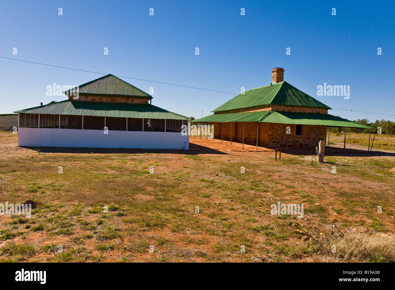 Station télégraphique dans le désert rouge, outback australie Banque D'Images