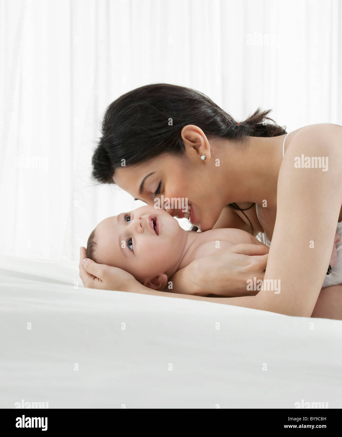 Mère de son bébé d'amour Banque D'Images