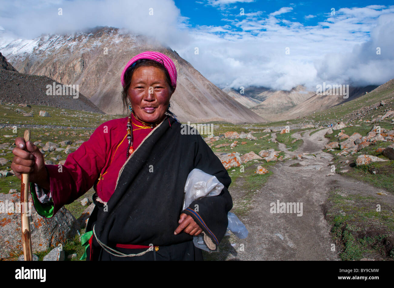 Pilgrim circumambulating autour du Mont Kailash, Kailash Kora, Tibet occidental, le Tibet, l'Asie centrale Banque D'Images