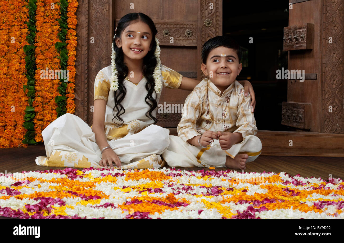 South Indian girl sitting avec son frère Banque D'Images