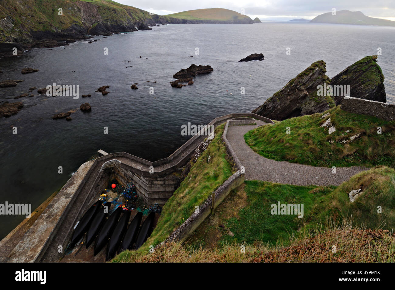 Dunquin pier océan atlantique et Inishtooskert îles Blasket péninsule de Dingle, comté de Kerry, Irlande Banque D'Images