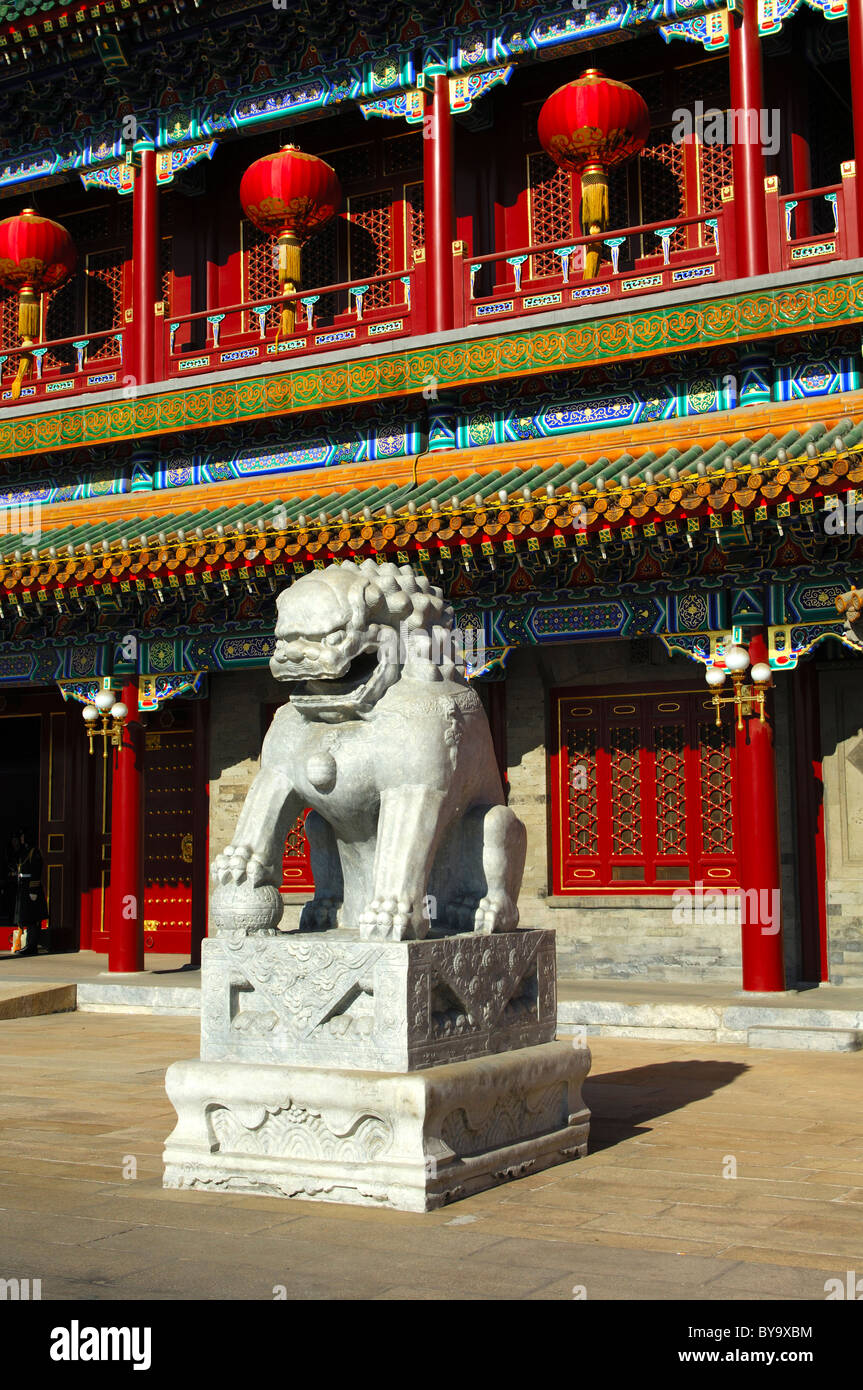 Au lion gardien Xinhuamen Gate, porte de la Chine nouvelle, l'entrée au complexe de Zhongnanhai, Beijing, Chine Banque D'Images