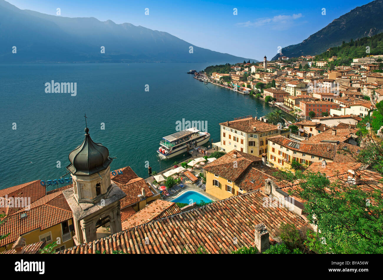 Limone sur le lac de Garde, Lombardie, Italie, Europe Banque D'Images