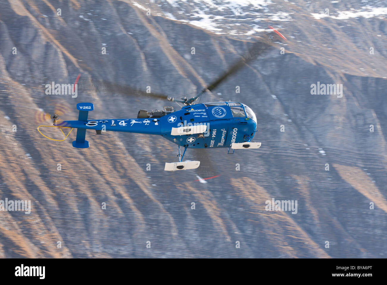Vol d'adieu de l'hélicoptère militaire suisse Alouette III avec peinture spéciale, mountain-air show de la Swiss Air Force à Banque D'Images