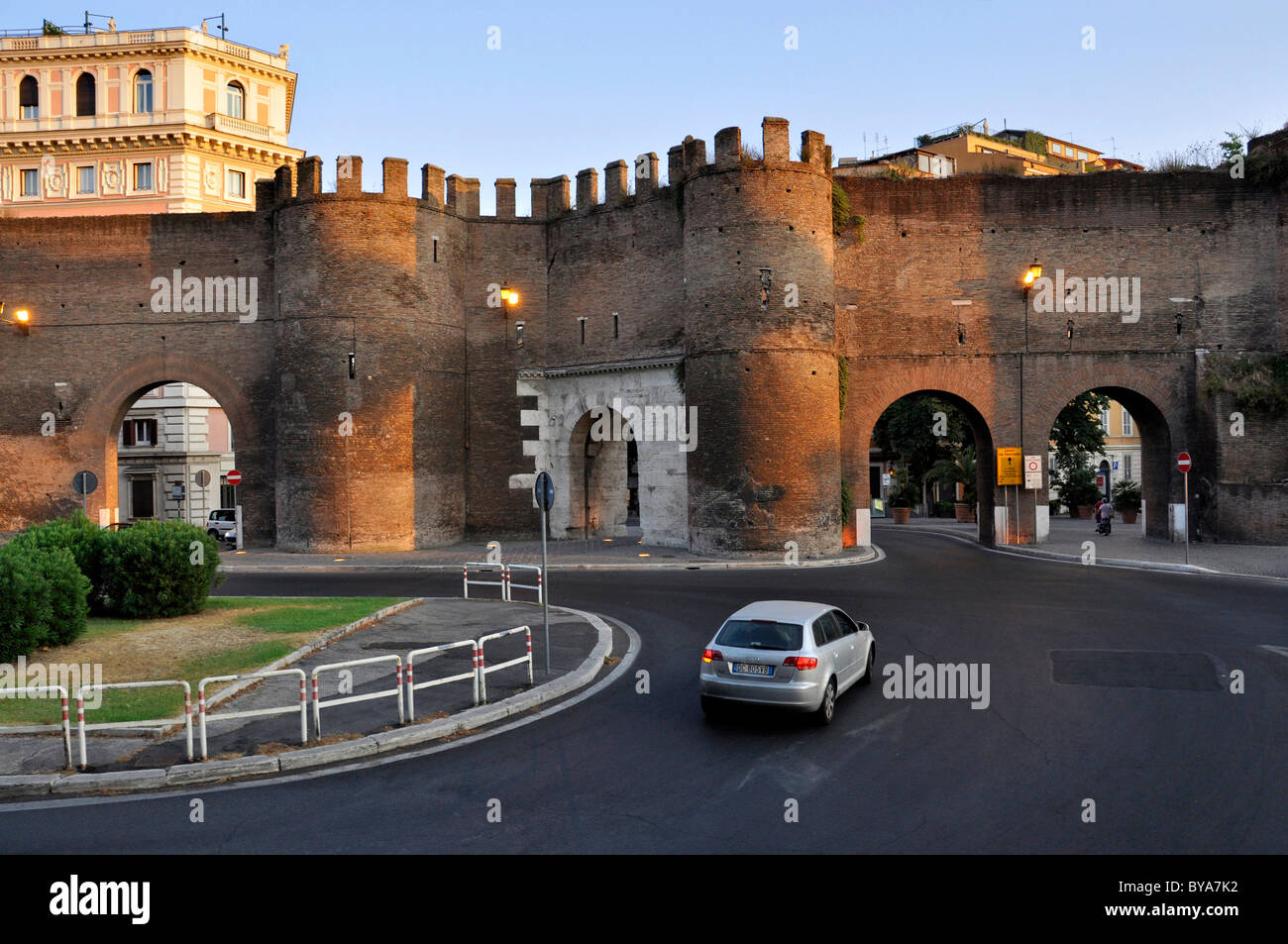 La Porta Pinciana des Murs Auréliens, Via Veneto, Rome, Latium, Italie, Europe Banque D'Images