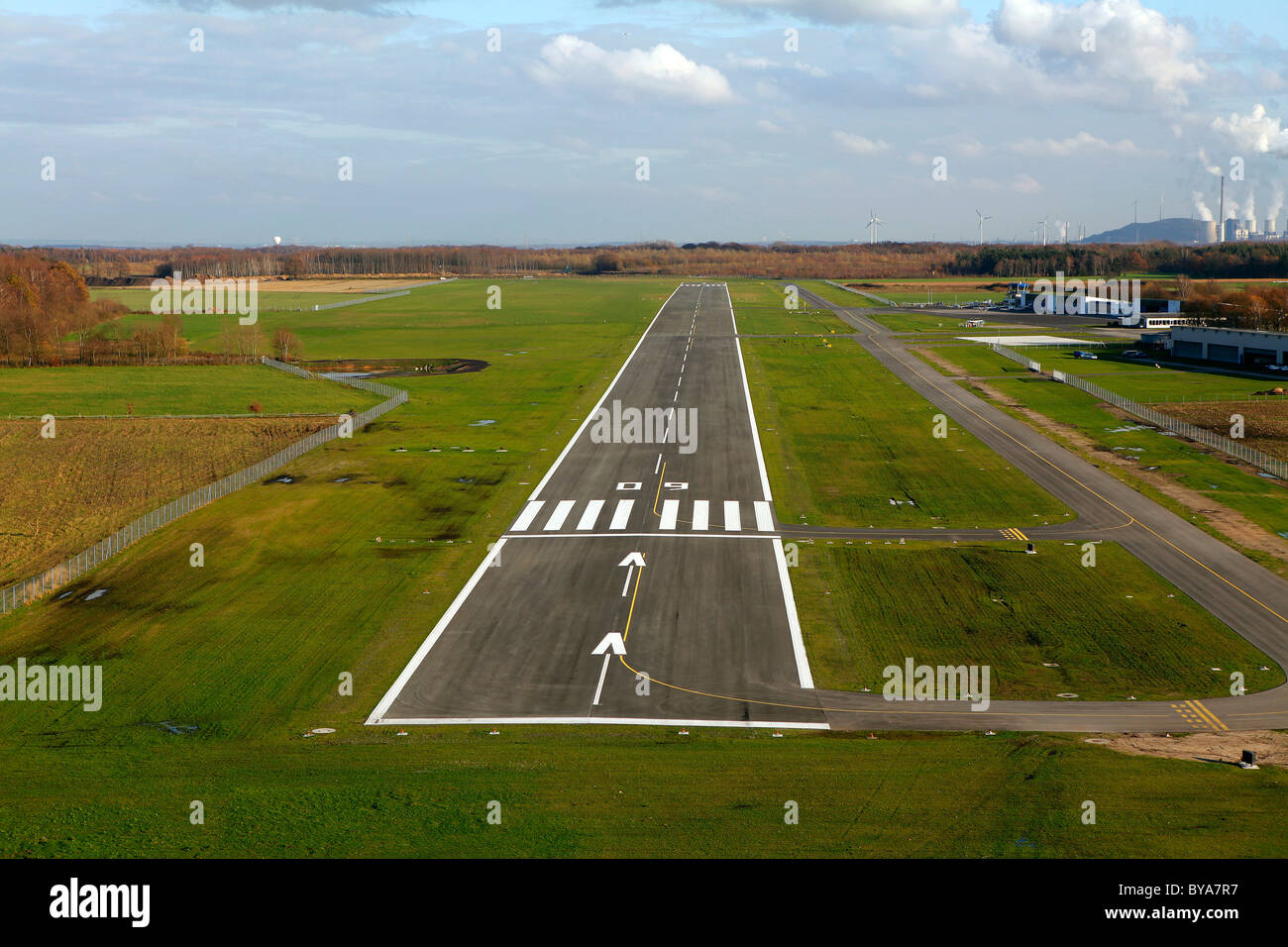 Vue aérienne, l'extension de la piste, la piste 09, Aéroport Dinslaken Schwarze Heide, l'aviation générale, Kirchheller Heide Banque D'Images