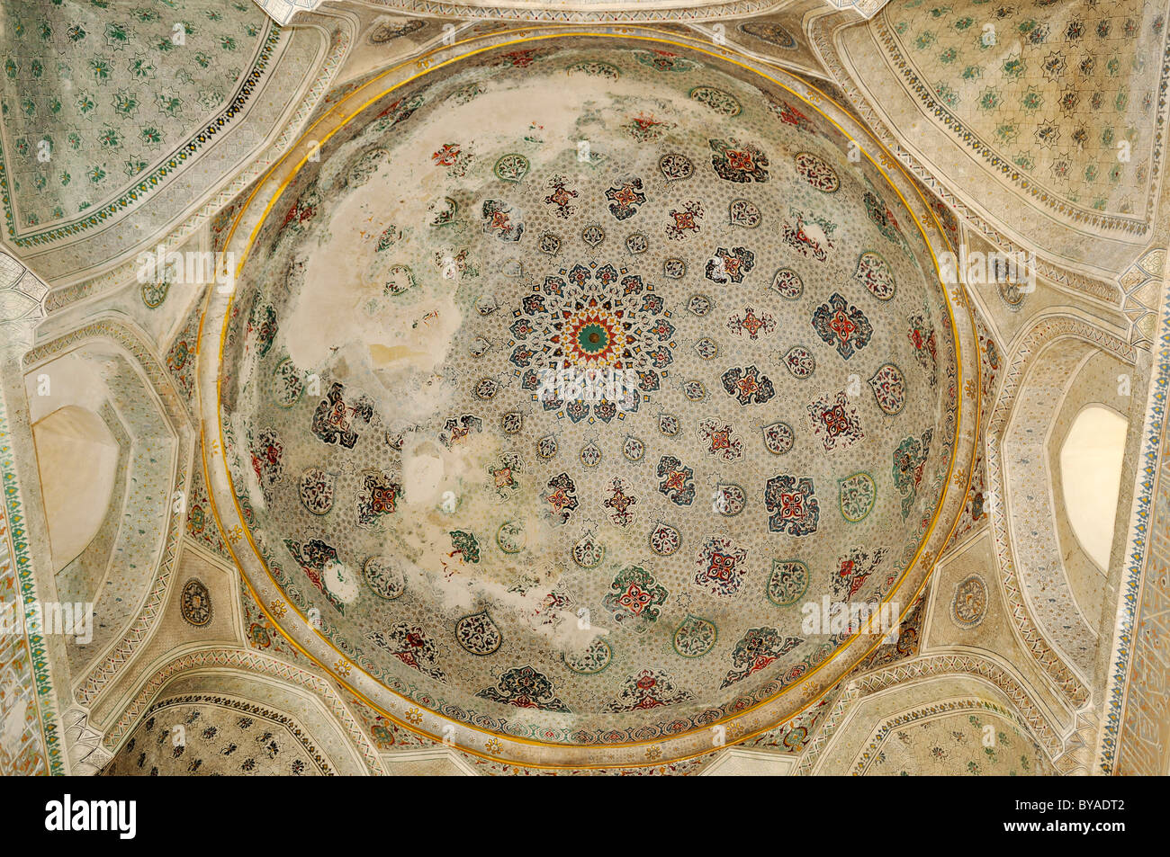 Intérieur peint en coupole de la mosquée Kok Gumbaz à Shahrisabz, Site du patrimoine mondial de l'UNESCO, l'Ouzbékistan, en Asie centrale Banque D'Images