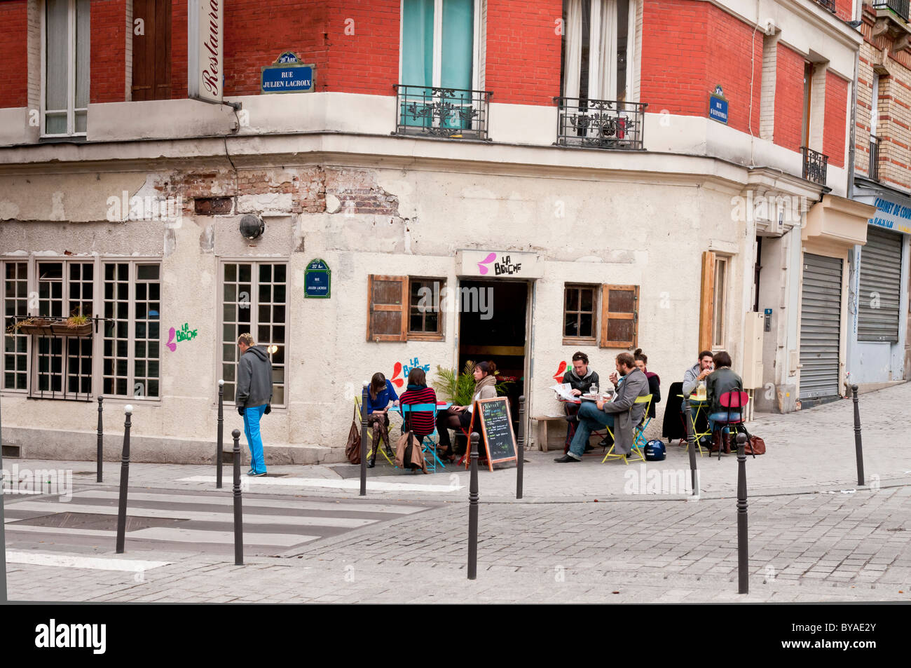 Café-Restaurant dans le quartier de Belleville Ménilmontant, Paris, France Banque D'Images