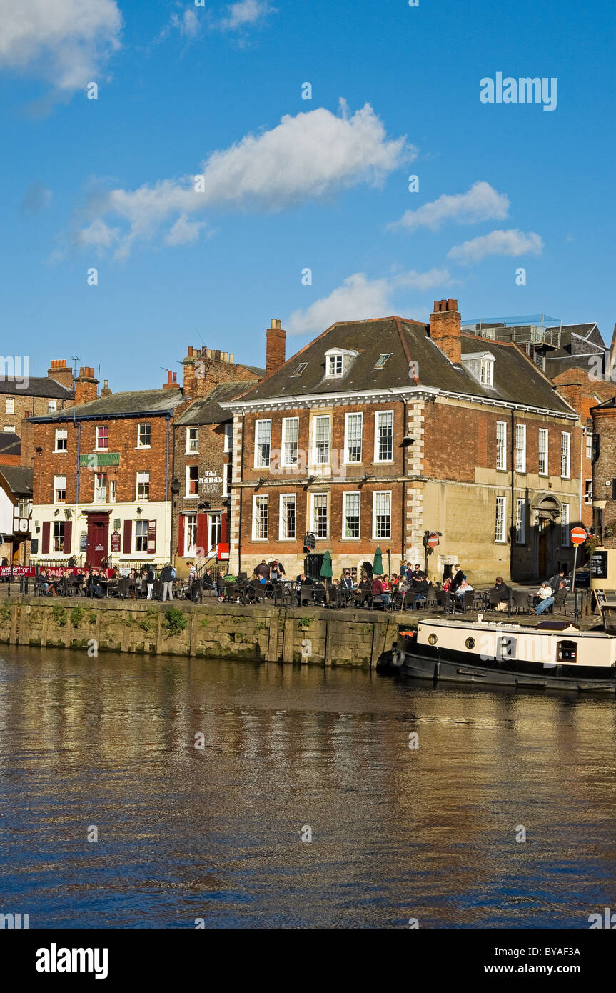 Front de mer à King's Staith et River Ouse York North Yorkshire Angleterre Royaume-Uni Grande-Bretagne Banque D'Images