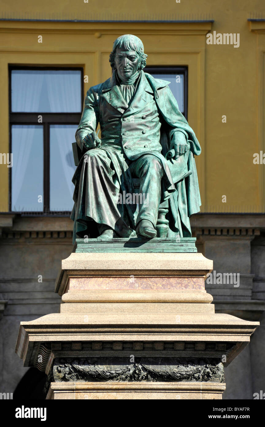 Monument au poète et linguiste Josef Jungmann, Prague, la Bohême, République Tchèque, Europe Banque D'Images