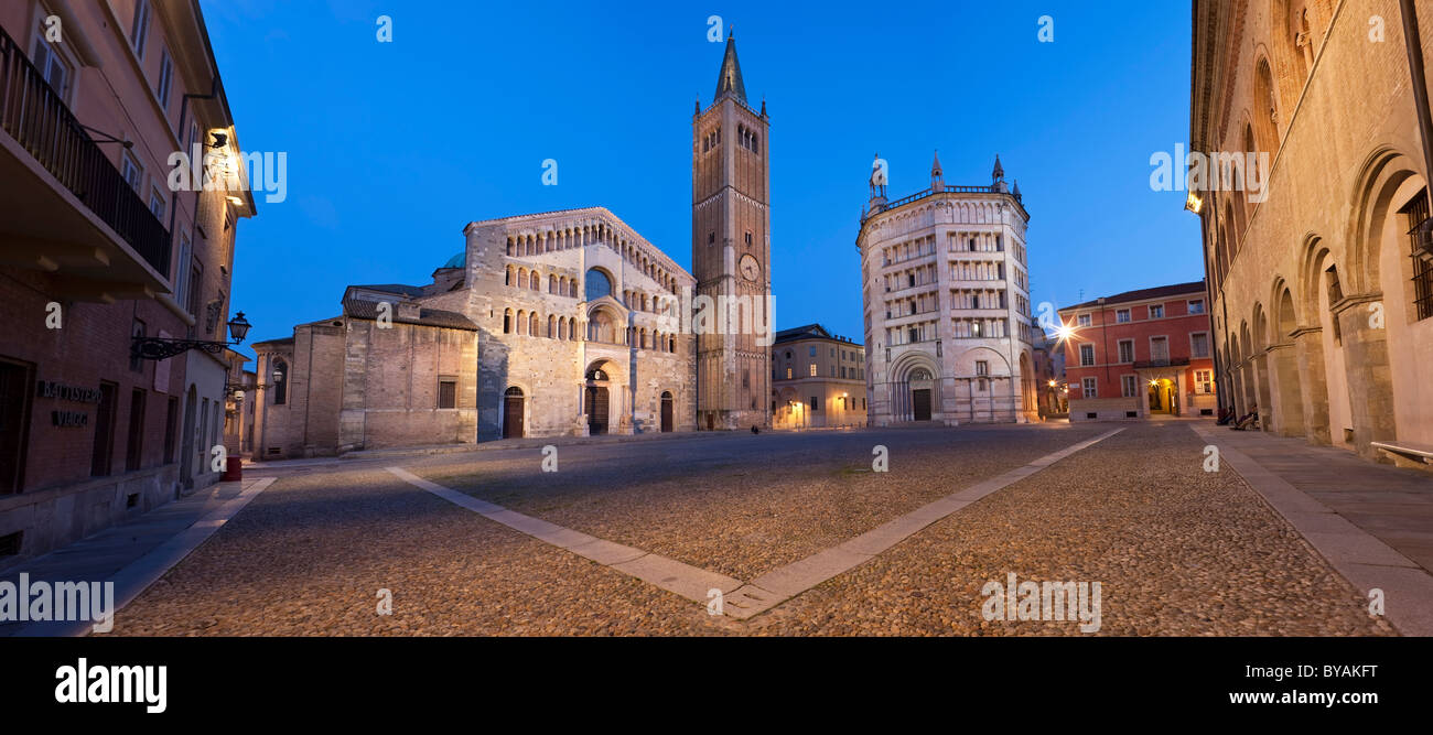 Duomo (cathédrale) et baptistère, Parme, Emilie-Romagne, Italie Banque D'Images