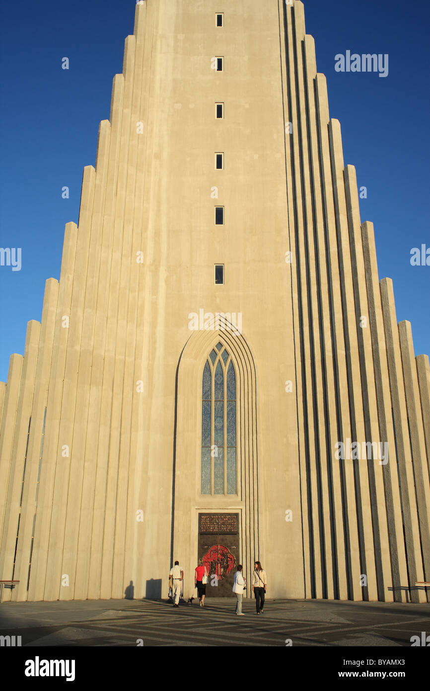 Église Hallgrimskirkja en béton à Reykjavik Islande, par Larry Mishkar/Dembinsky photo Assoc Banque D'Images