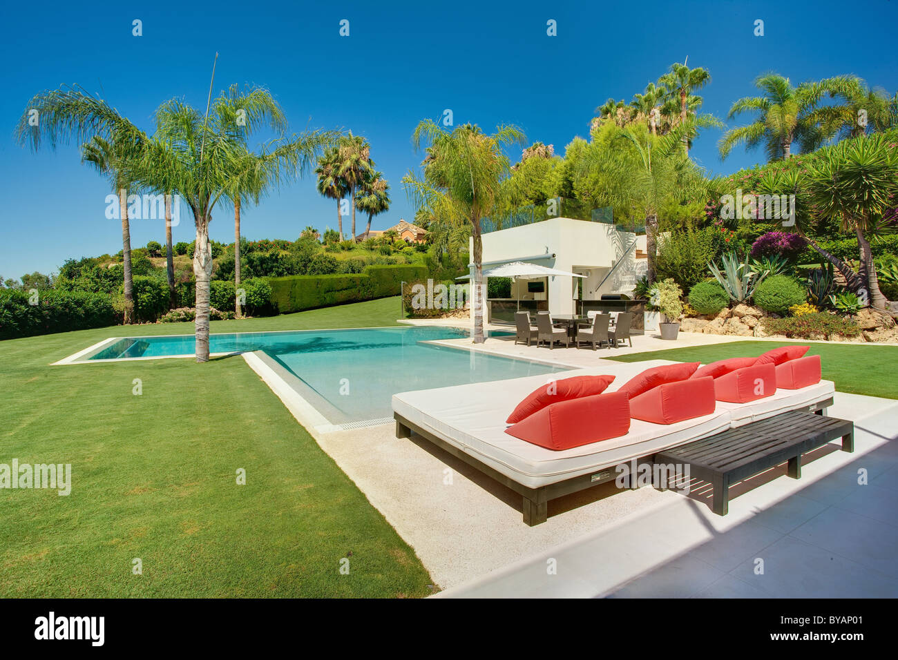 Belle piscine dans propriété de luxe, Espagne Banque D'Images