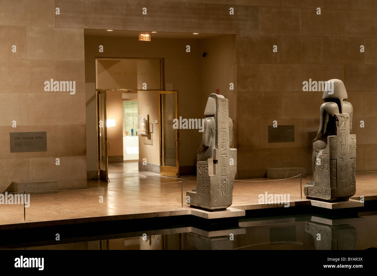 Metropolitan Museum of Art, New York City, l'aile Sackler, l'entrée dans le Temple de Dendur, Exposition Banque D'Images