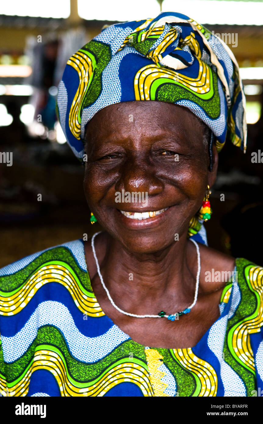Portrait d'une belle femme togolaise Photo Stock - Alamy