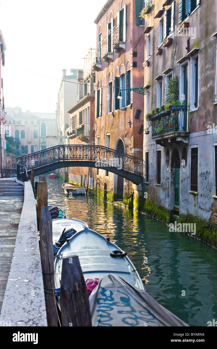 Bateaux amarrés dans le Canal de Venise Banque D'Images