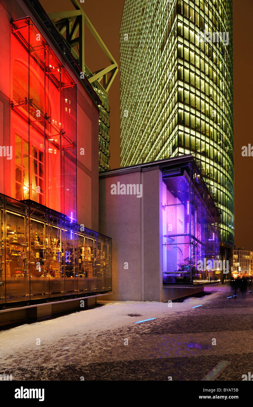 Installation d'une façade baroque dans le centre Sony avec Bahntower gratte-ciel, Potsdamer Platz, Berlin, Germany, Europe Banque D'Images