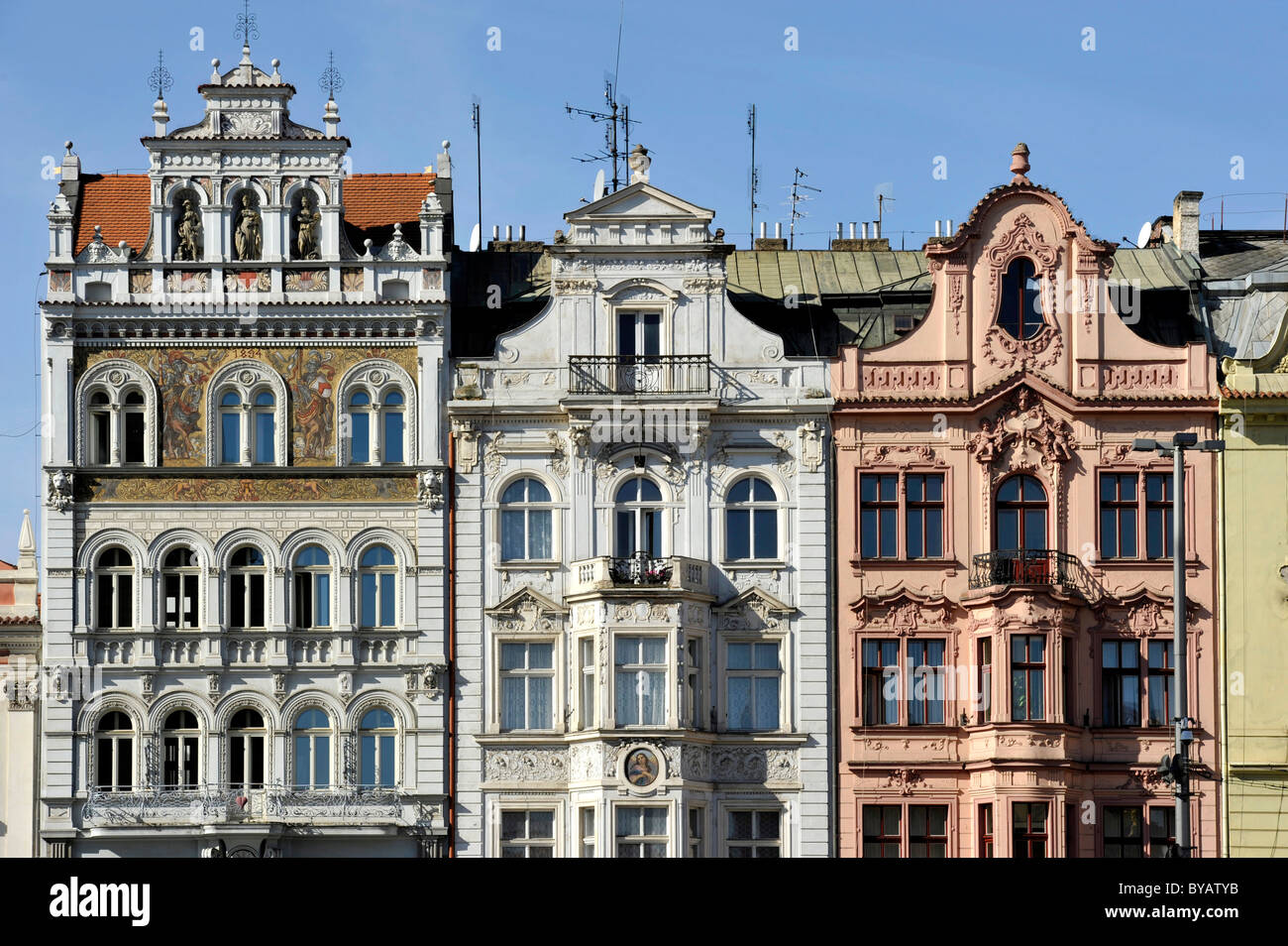Coeur rouge avec maison, sgraffite Renaissance et Baroque, maisons de ville, place de la République, Pilsen, en Bohême, République Tchèque, Europe Banque D'Images