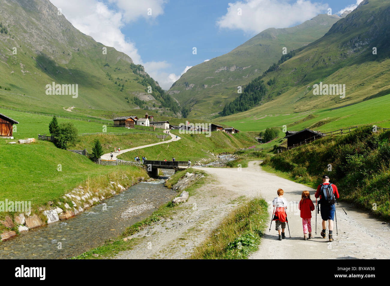 Famille, randonnées de montagne en Fanealm, Fane Alm, vallée de Vals, Val Pusteria, Pfunderer Montagnes, Alto Adige, Italie, Europe Banque D'Images