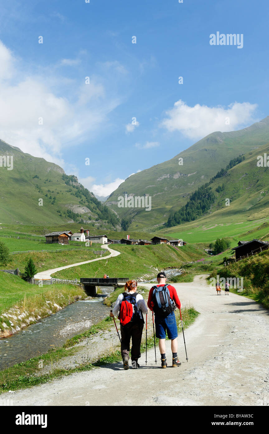 Les randonneurs, l'alpinisme dans Fanealm, Fane Alm, vallée de Vals, Val Pusteria, Pfunderer Montagnes, Alto Adige, Italie, Europe Banque D'Images