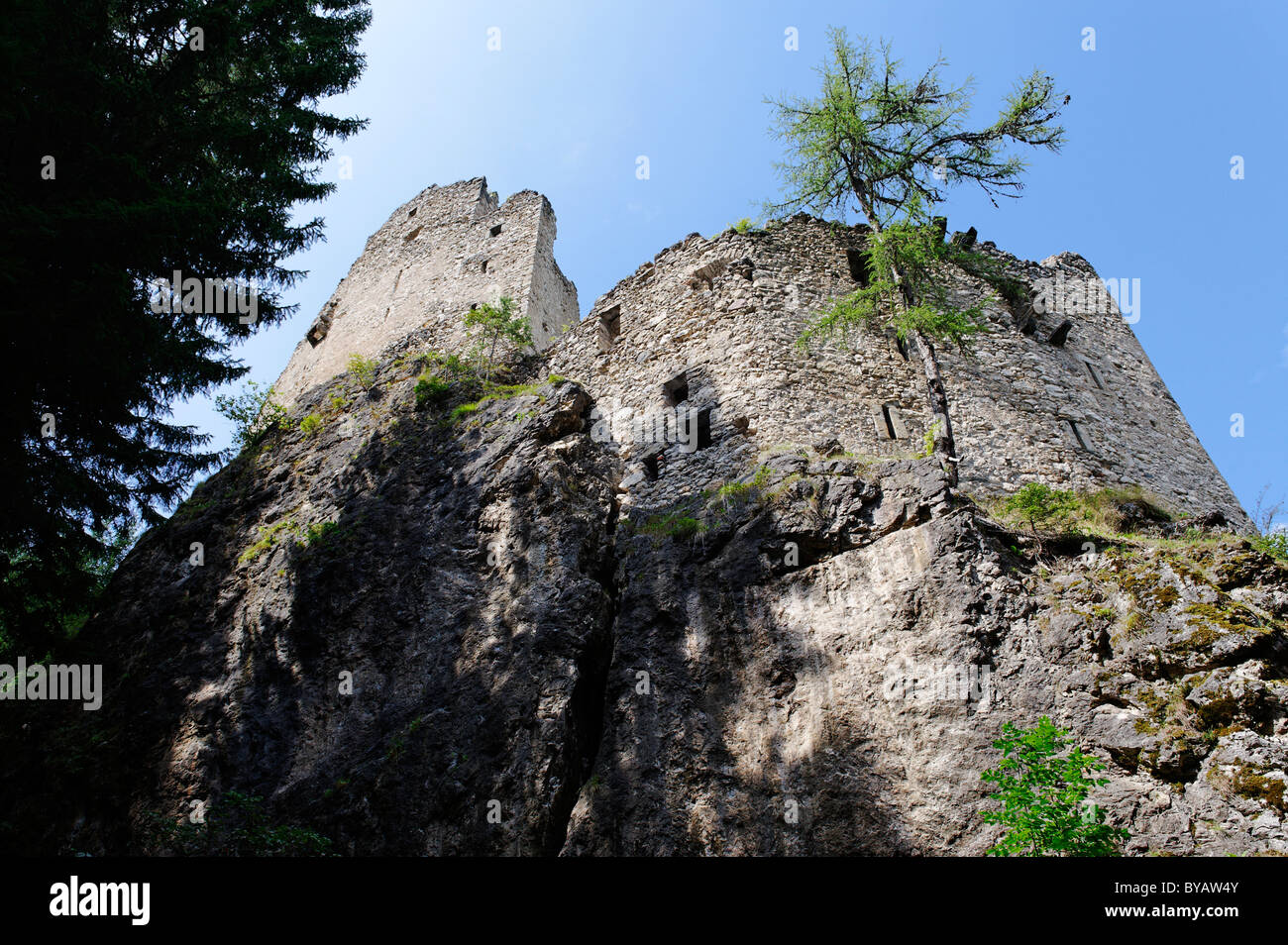Ruines du château d'Hauenstein sur la piste d'Oswald von Wolkenstein près de seis, Valle Isarco, Alto Adige, Italie, Europe Banque D'Images