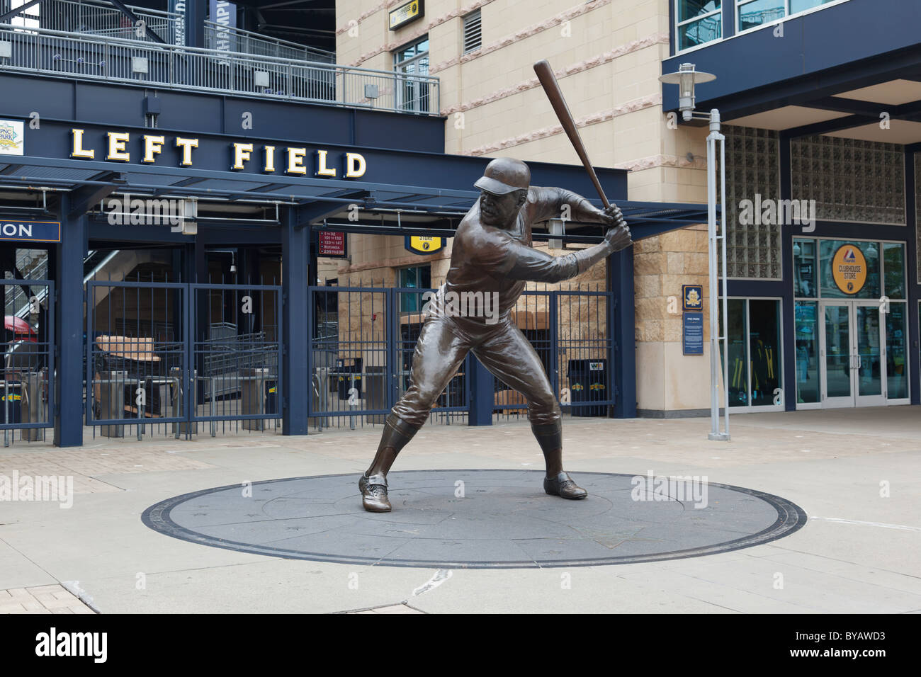 Willie Stargell statue hors PNC Park Sports Stadium à Pittsburgh, Pennsylvanie, USA Banque D'Images