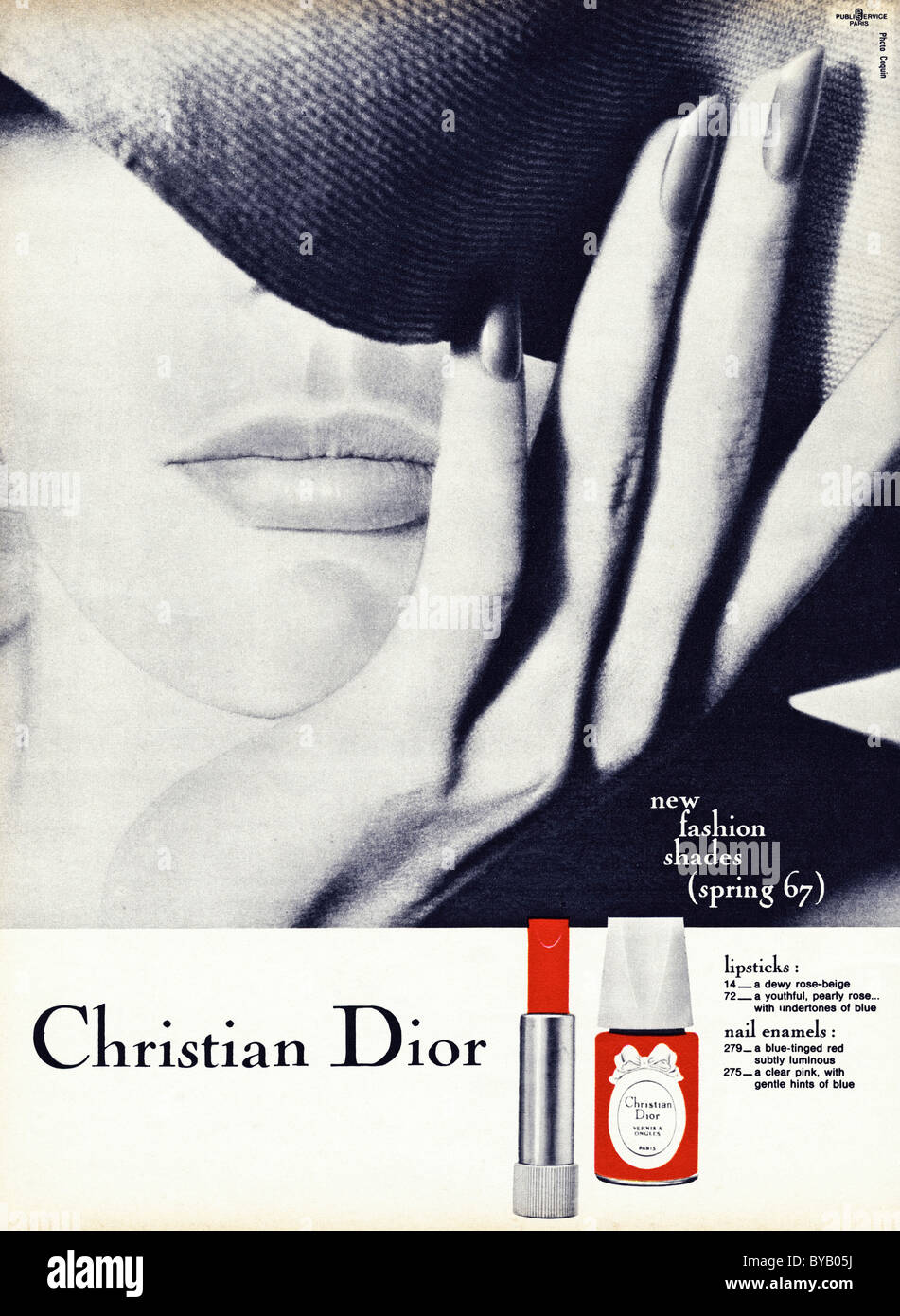 1960 Annonce dans le magazine de mode pour femmes CHRISTIAN DIOR cosmetics Banque D'Images