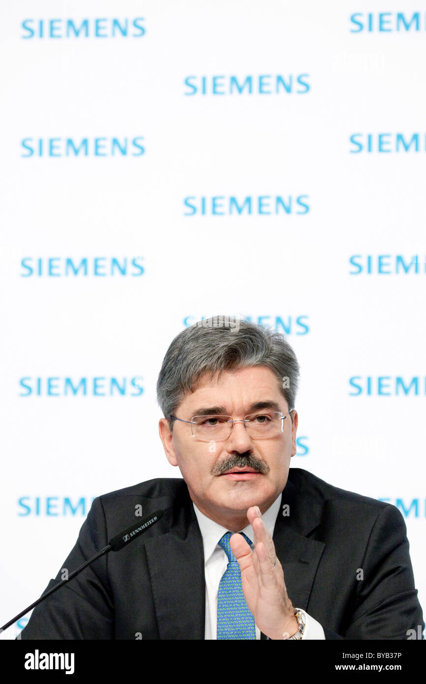 Jo Kaeser, Directeur financier de Siemens AG, au cours de la conférence de presse sur les états financiers sur 11.11.2010 à Munich Banque D'Images