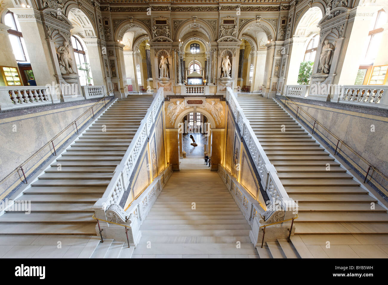 Escalier, coupole, Musée d'Histoire Naturelle, Maria Theresienplatz square, 1er arrondissement, Vienne, Autriche, Europe Banque D'Images