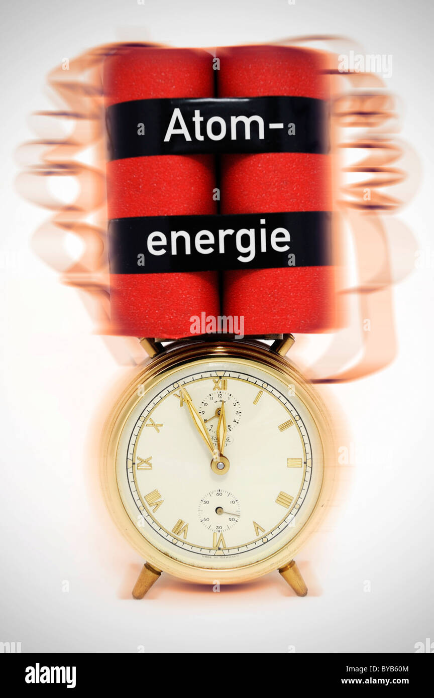 Time Bomb, réveil avec un dispositif explosif, image symbolique pour l'énergie nucléaire Banque D'Images
