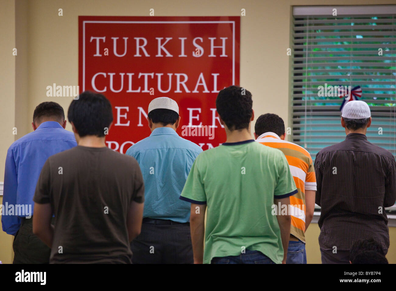 La prière musulmane au Centre Culturel turc à Brooklyn New York City Banque D'Images