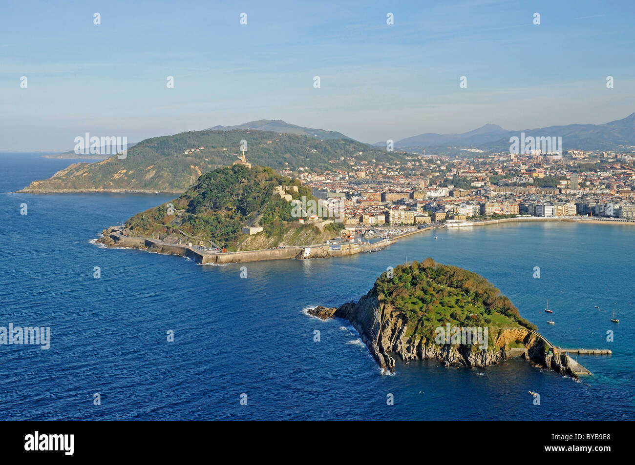 Mt Monte Urgull, Santa Clara, petite île, La Concha, la baie, plage, vue de Mt Monte Igueldo, San Sebastian, Pays Basque Banque D'Images