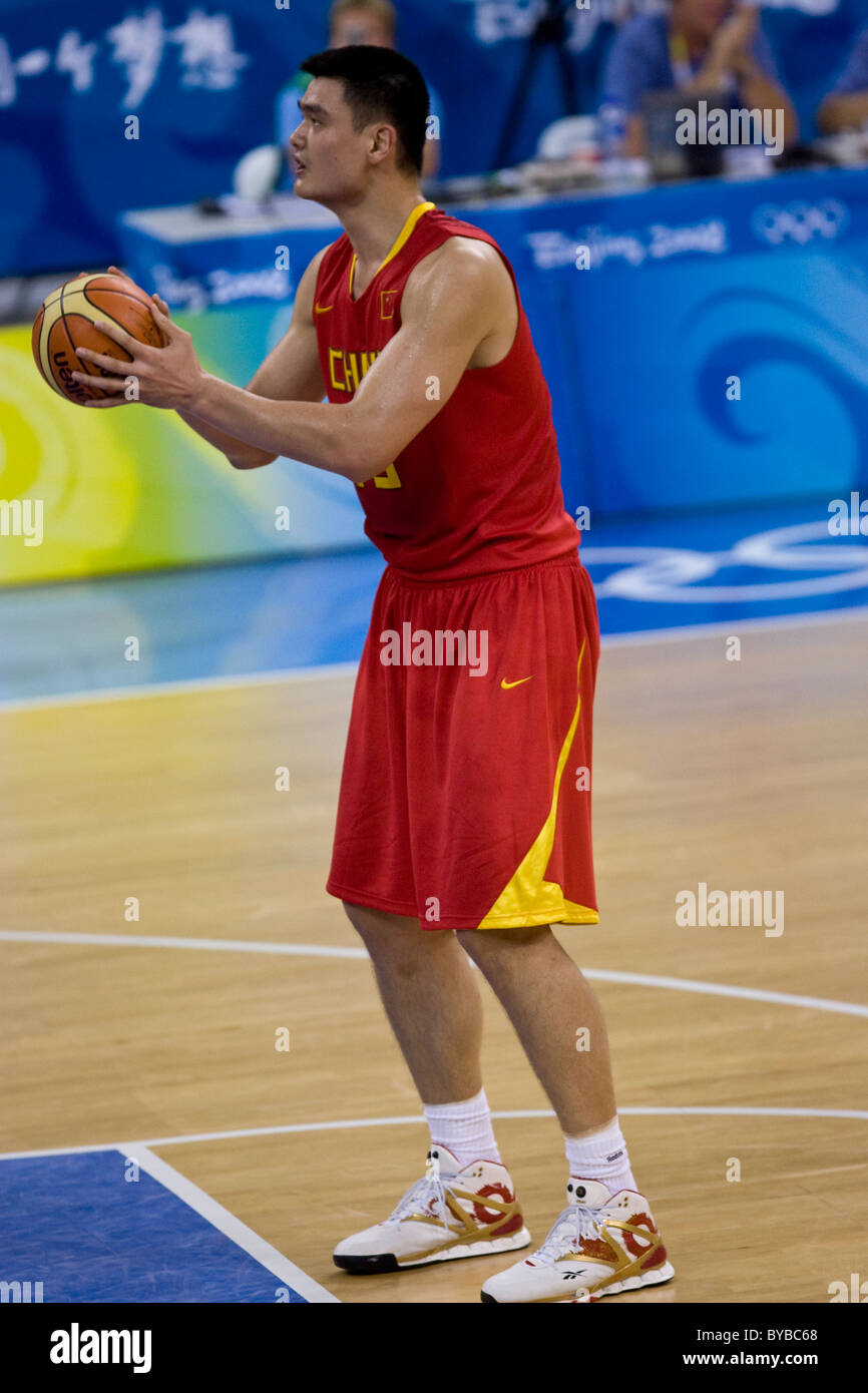 Yao Ming (CHN) USA-Chine men's basketball action aux Jeux Olympiques d'été 2008, Pékin, Chine Banque D'Images