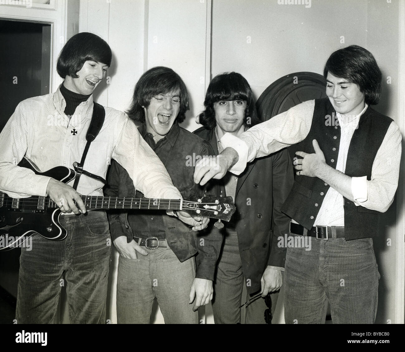 Joe Dassin groupe pop US en 1965 à partir de l : Steve Boone,John Sebastian, Zal Yanovsky et Joe Butler Banque D'Images
