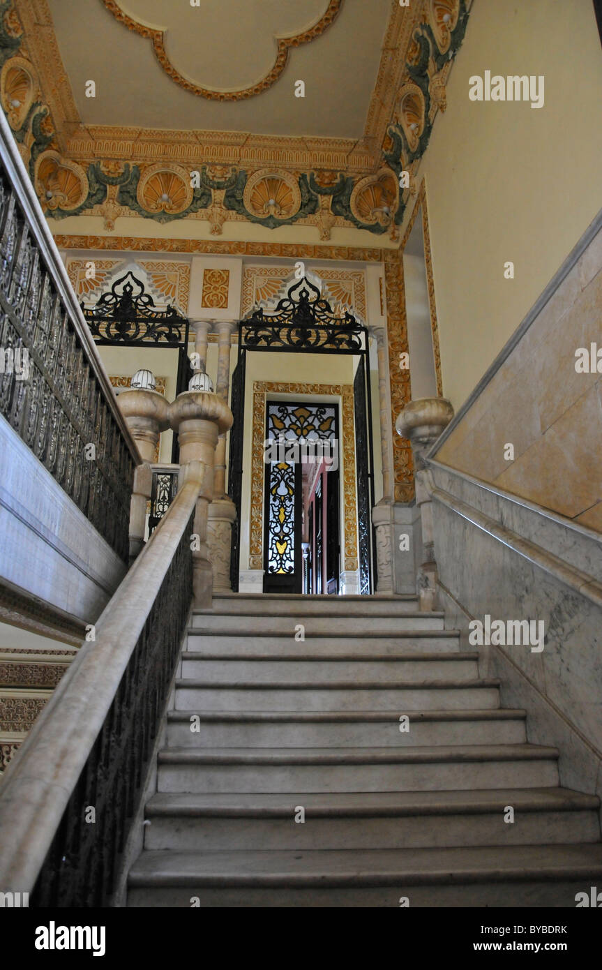 Escalier, vue intérieure, Palacio del Valle, péninsule de Punta Gorda, Cienfuegos, Cuba, Caraïbes, Amérique centrale Banque D'Images