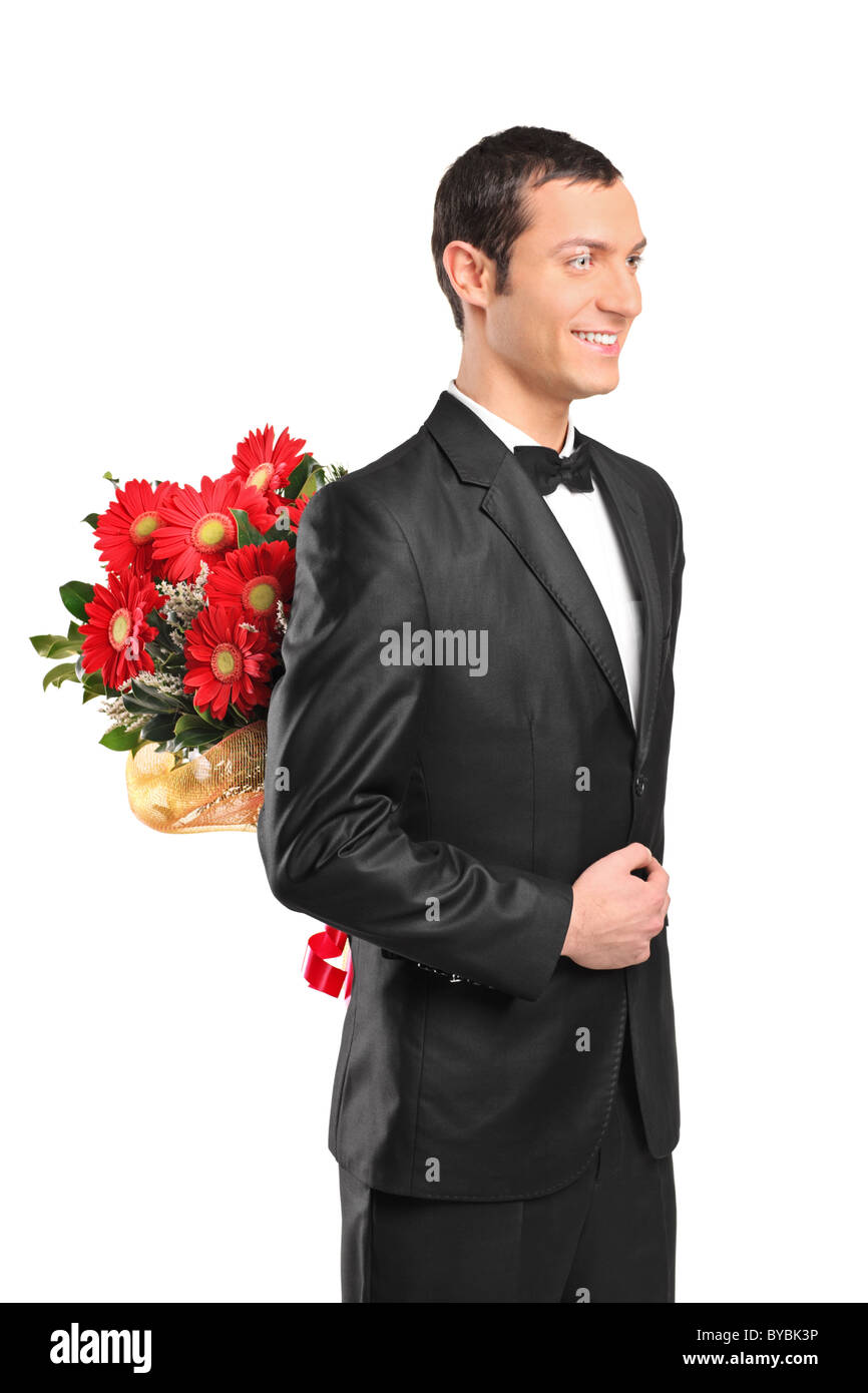 Homme portant costume et cravate d'arc se cache un bouquet de fleurs  derrière son dos Photo Stock - Alamy