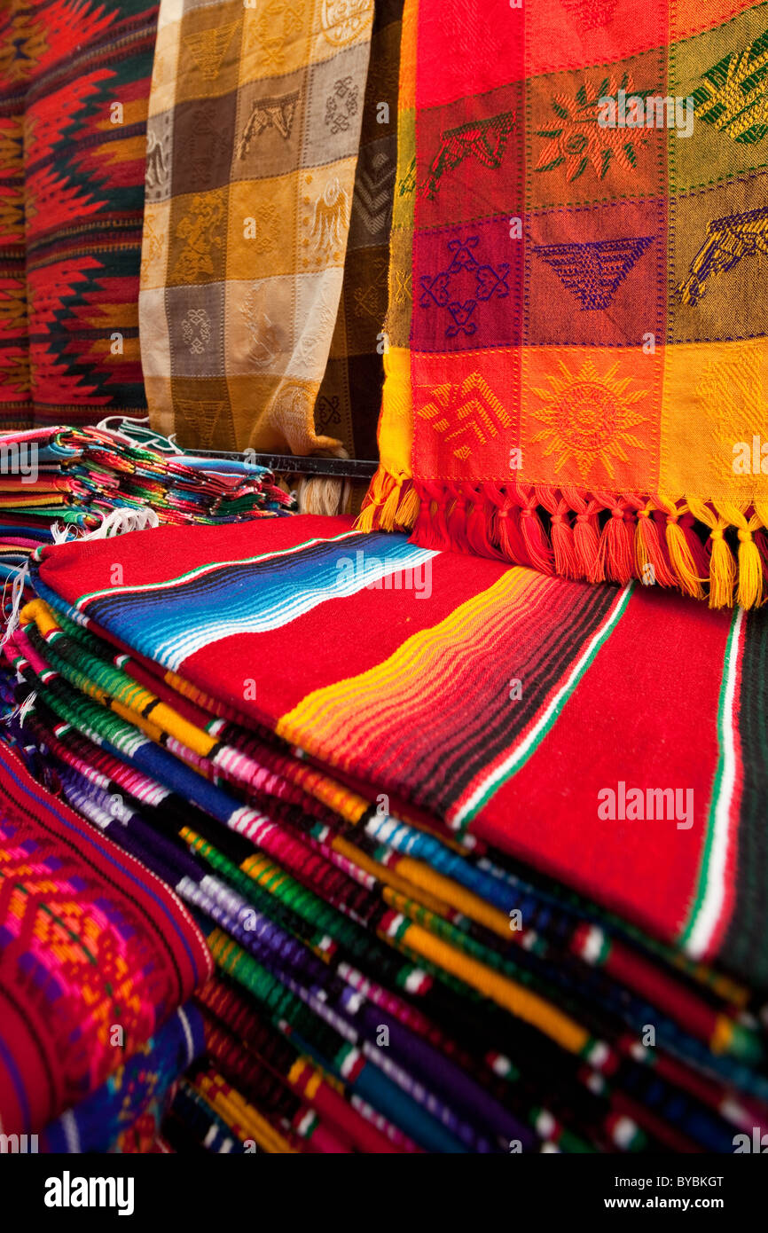 Des couvertures colorées, San Cristobal de las Casas, Chiapas, Mexique Banque D'Images