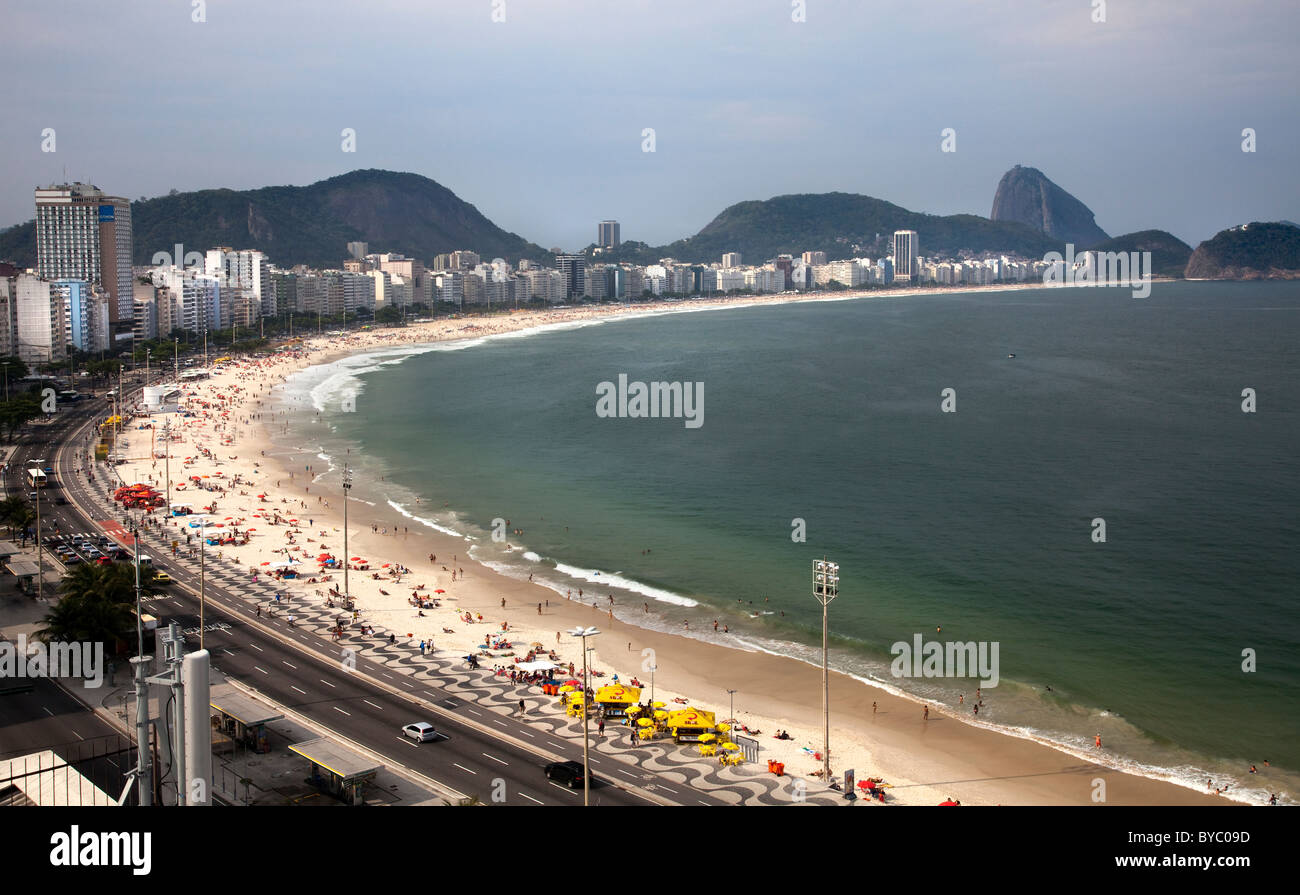La plage de Copacabana, Rio de Janeiro, Brésil, Amérique du Sud. Banque D'Images