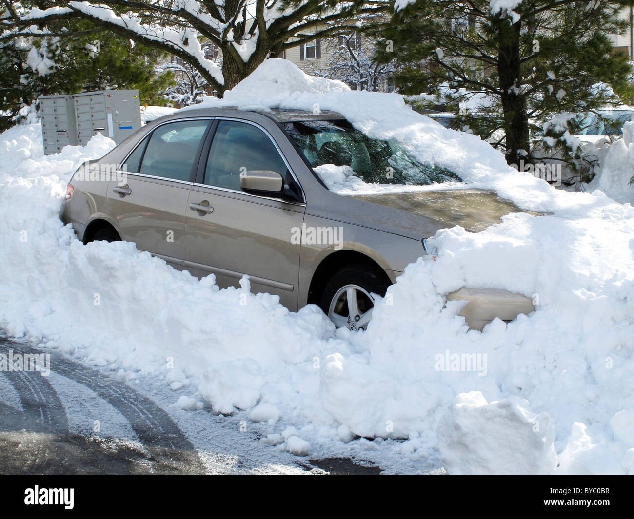 Location enterré dans la neige après blizzard Banque D'Images