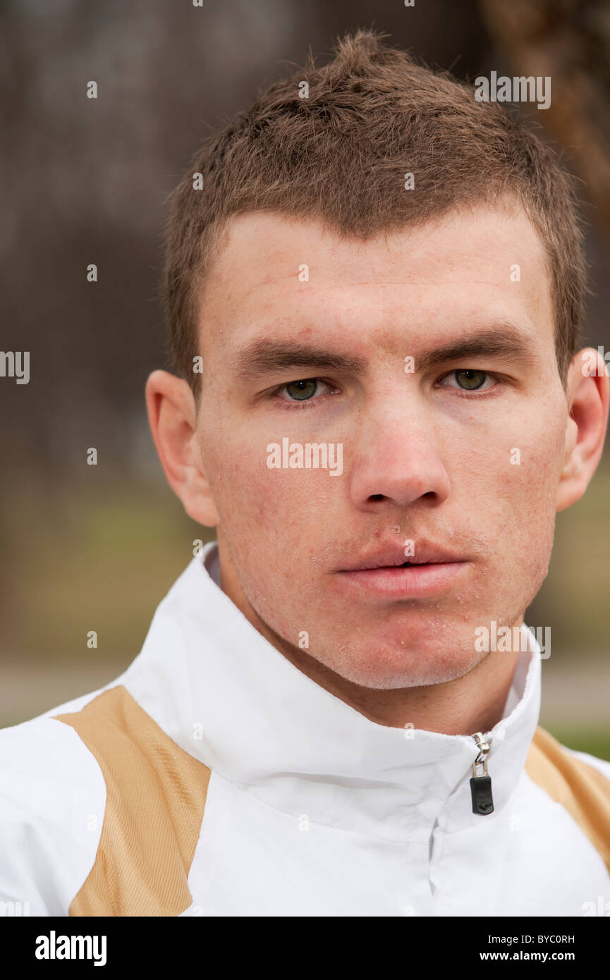 Edin Dzeko, l'attaquant bosniaque, qui a signé à Manchester City Football  Club Photo Stock - Alamy