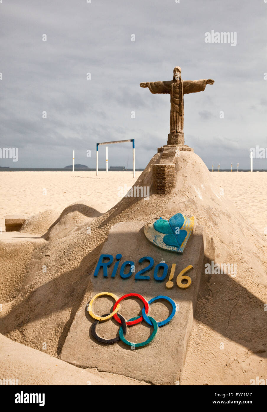Sculpture de sable sur la plage de Copacabana, Rio de Janeiro, Brésil, Amérique du Sud. Banque D'Images